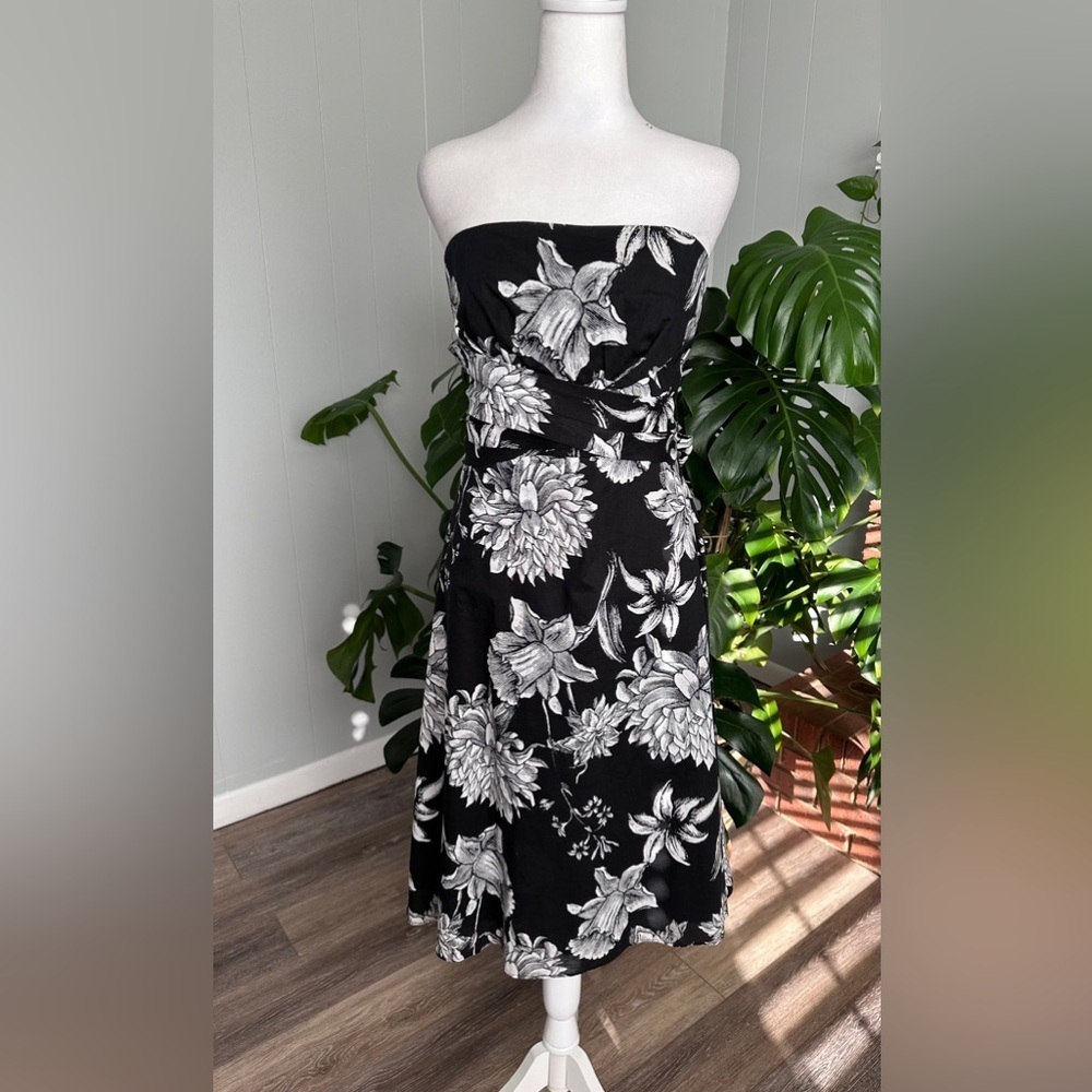 🛍️ White H.. Black M. Ties back & Strapless dress with back zipper Size 14
